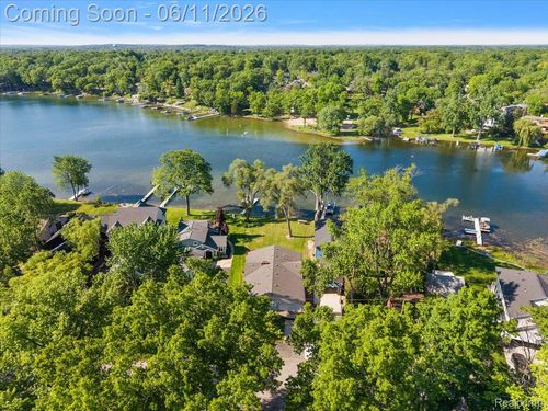 6930 Colony Dr, West Bloomfield, MI, 48323-1116 | Card Image
