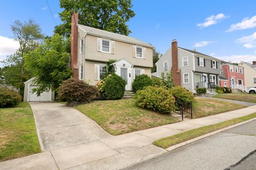 55 Woodlawn Rd, New London, CT, 06320-2916 | Card Image