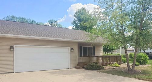 413 River Bluff Dr, Windom, MN, 56101-1883 | Card Image