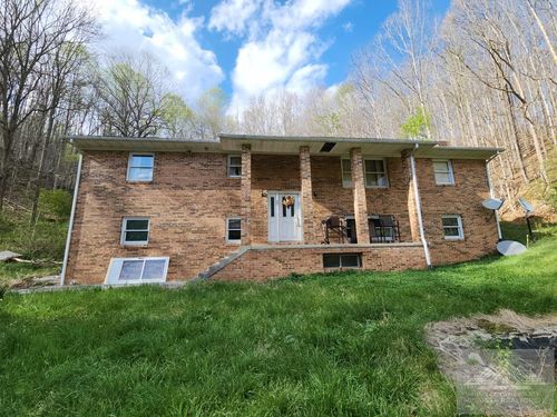194 Naples Ln, Bluefield, WV, 24701-4675 | Card Image
