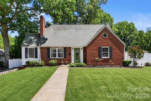 820 Woodland Rd, Statesville, NC, 28677-3248 | Card Image