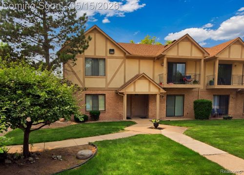 38513 Wellington Dr, Clinton Township, MI, 48036-3520 | Card Image