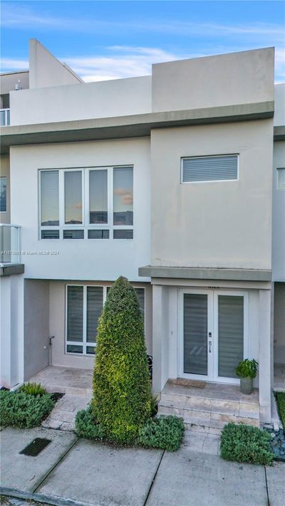 6422 - 6422 Nw 104th Path, Townhouse with 4 bedrooms, 3 bathrooms and null parking in Doral FL | Image 3