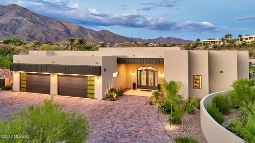 6138 N Jochums Dr, Tucson, AZ, 85718-3823 | Card Image