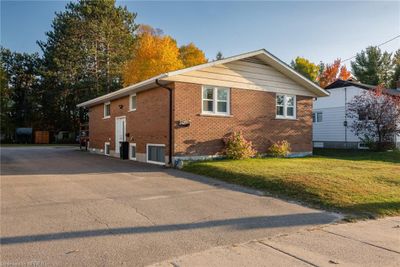 2423 Trout Lake Rd, House other with 4 bedrooms, 2 bathrooms and 4 parking in North Bay ON | Image 2