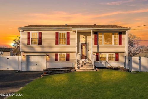 636 Hill Rd, Toms River, NJ, 08753-5527 | Card Image