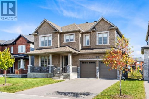 upper-733 Coast Cir, Manotick, ON, K4M0N2 | Card Image