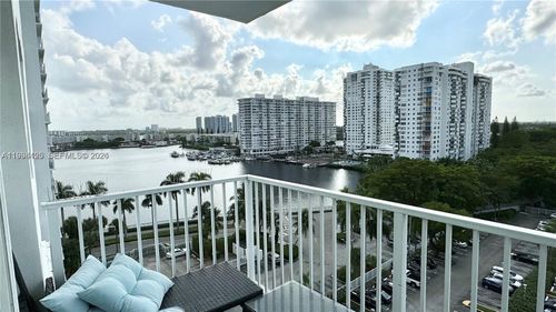 1005w-2801 Ne 183rd St, Aventura, FL, 33160-2130 | Card Image