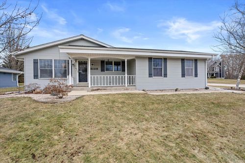 8109 S Forest Meadows Drive, Franklin, WI, 53132 | Card Image
