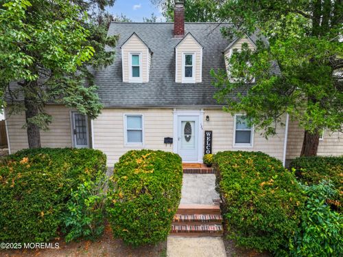 125 8th St, Belford, NJ, 07718-1403 | Card Image