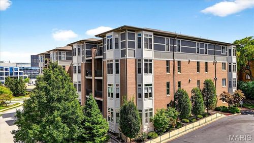 unit-302-842 N New Ballas Ct, Creve Coeur, MO, 63141-7154 | Card Image