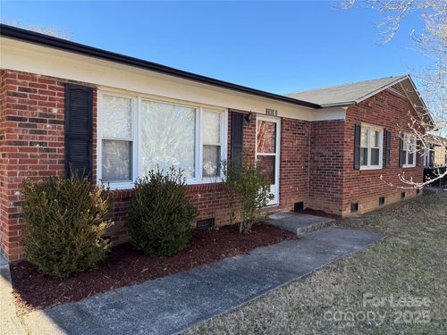 2-2589 Andrews Cir, Lenoir, NC, 28645-7822 | Card Image