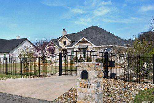 1217 Paladin Trl, Spring Branch, TX, 78070-4977 | Card Image