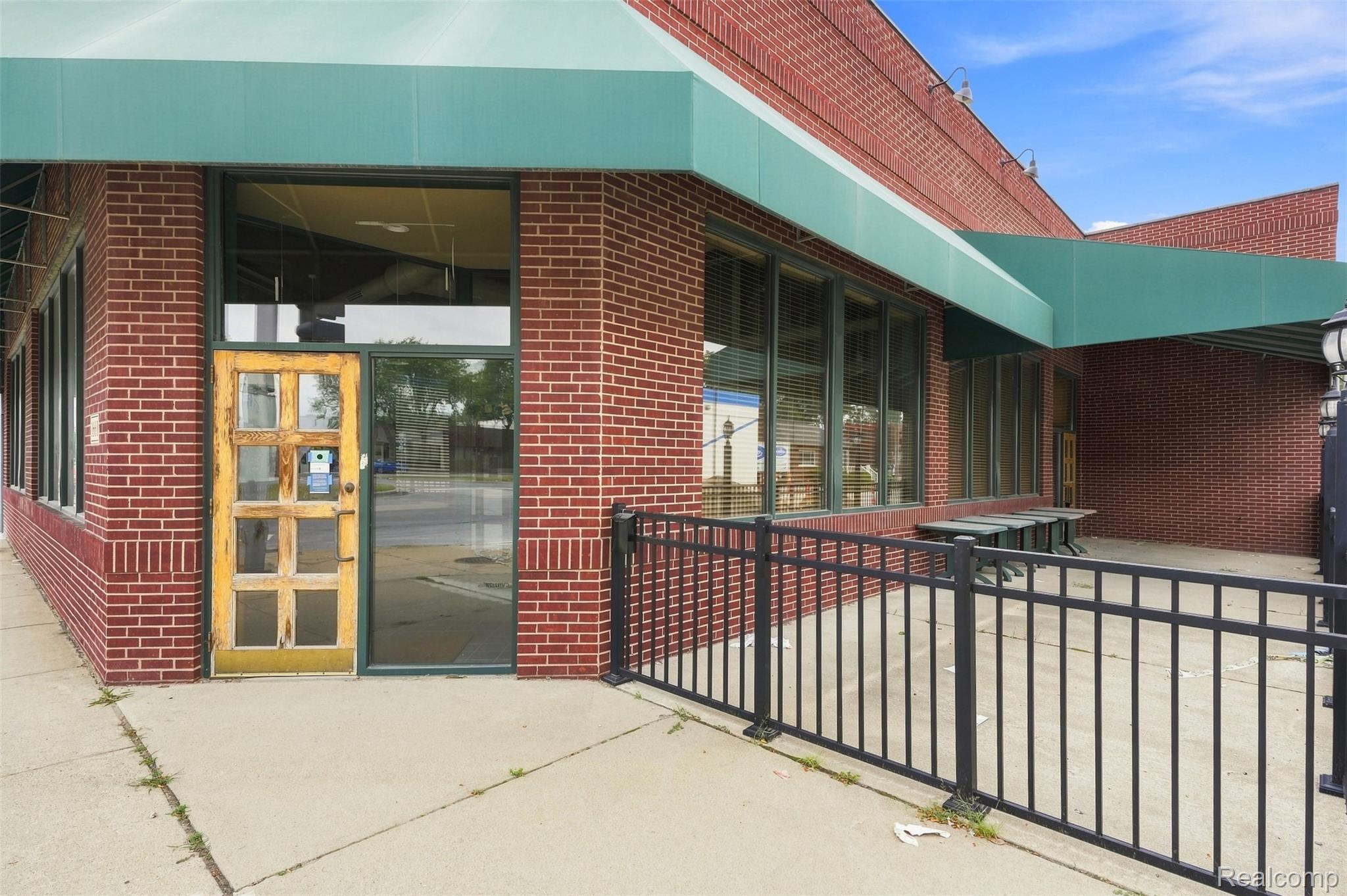 Commercial Lease in Lincoln Park 4