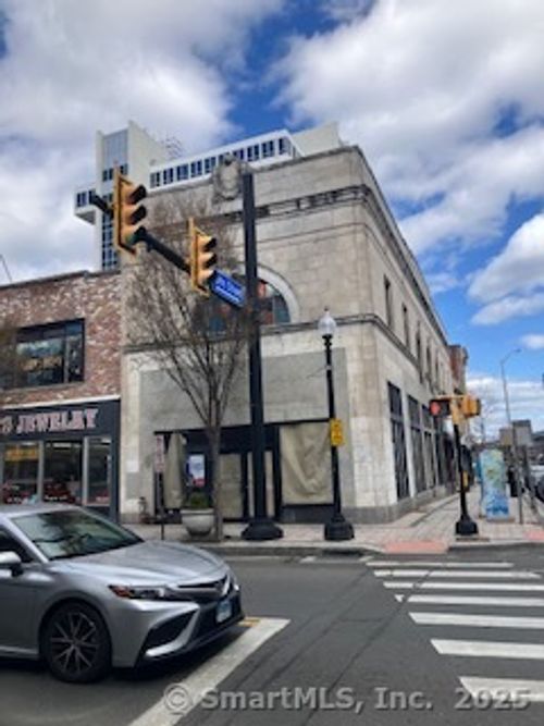 986 Main St, Bridgeport, CT, 06604-4217 | Card Image