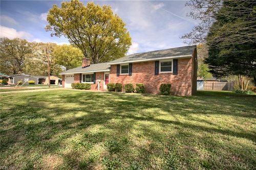 129 Henry Clay Rd, Newport News, VA, 23601-3146 | Card Image