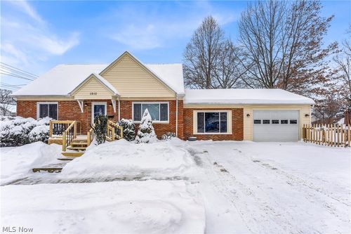 1910 9th St, Cuyahoga Falls, OH, 44221-3828 | Card Image