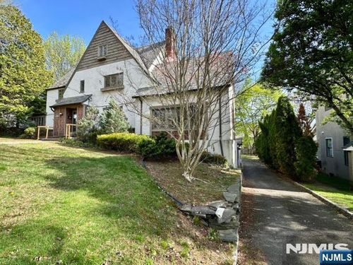 112 Oxford Pl, Glen Rock, NJ, 07452-2011 | Card Image