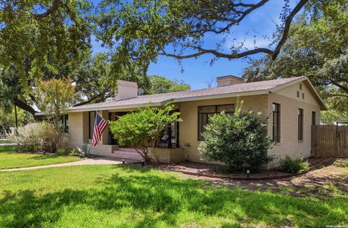 1105 N Park St, Uvalde, TX, 78801-4245 | Card Image