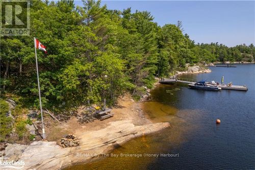 22428 Georgian Bay Rd, Honey Harbour, ON, P0E1E0 | Card Image