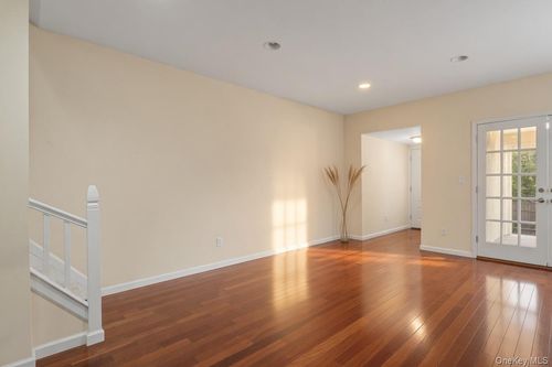 9555 115th St, South Richmond Hill, NY, 11419-1125 | Card Image
