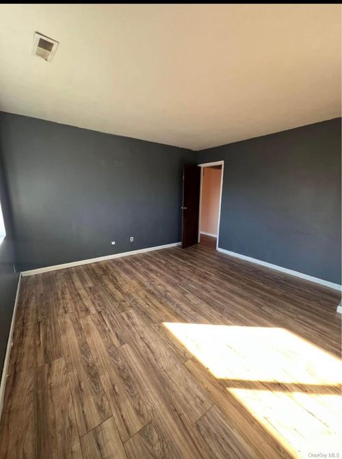 apt-302-15 Park Ave, Spring Valley, NY, 10977-5432 | Card Image