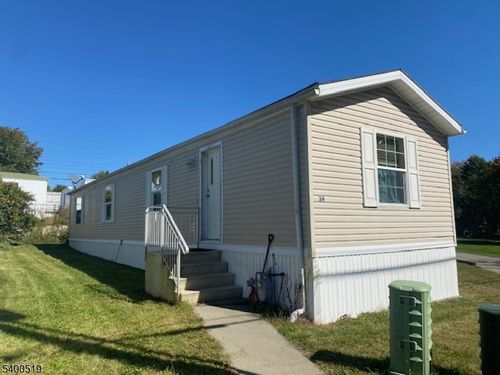 39 Daniel Ln, Rockaway Boro, NJ, 07866-3832 | Card Image