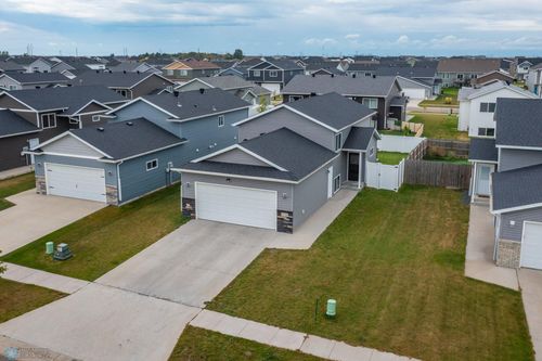 2728 Westwood St W, West Fargo, ND, 58078-8532 | Card Image