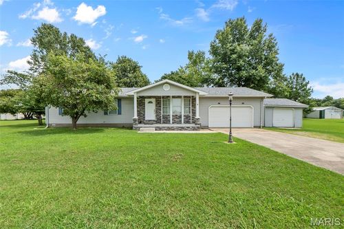8 Elizabeth Rd, Sikeston, MO, 63801-9757 | Card Image