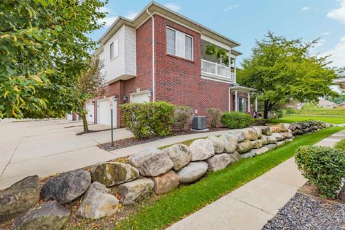 6817 Boulder Pointe Dr, Washington Twp, MI, 48094-4502 | Card Image