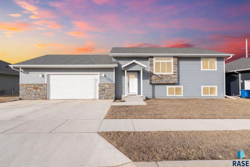 412 E Cairos Pl, Brandon, SD, 57005-1000 | Card Image