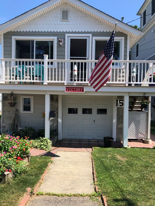 15 Sand St, Milford, CT, 06460-5232 | Card Image