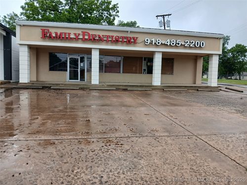 900 E Cherokee St, Wagoner, OK, 74467-4718 | Card Image