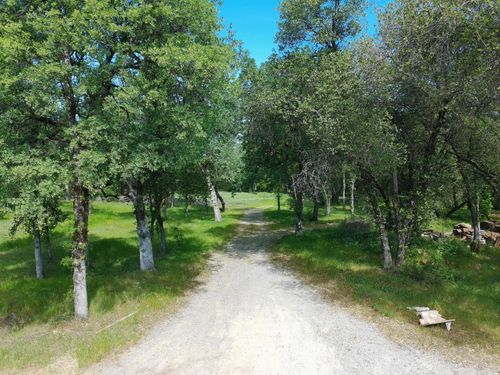 21114 Golden Trl W, Redding, CA, 96003-7007 | Card Image