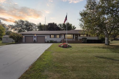 105 South St, MONROE CENTER, IL, 61052-9811 | Card Image