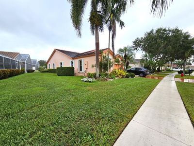 9593 Harbour Lake Circle, House other with 3 bedrooms, 2 bathrooms and null parking in Boynton Beach FL | Image 3