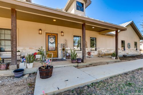 182 E Short Meadow Dr, Lytle, TX, 78052-3987 | Card Image