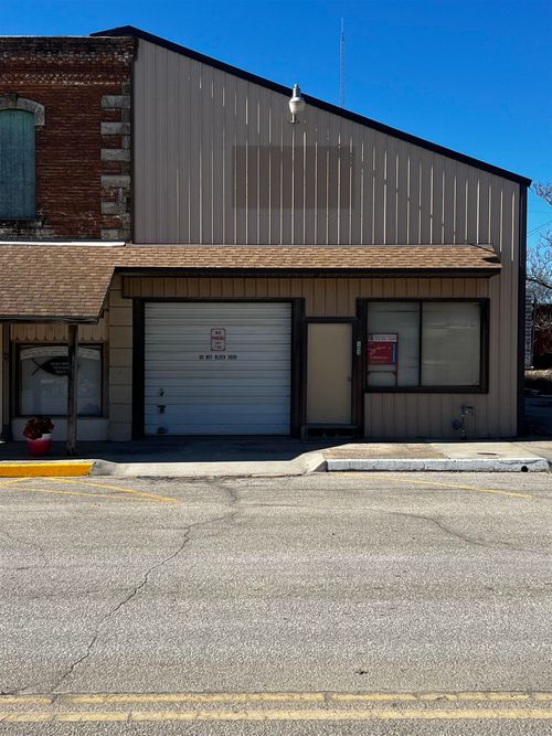 103 N Main St, Leon, KS, 67074-7402 | Card Image