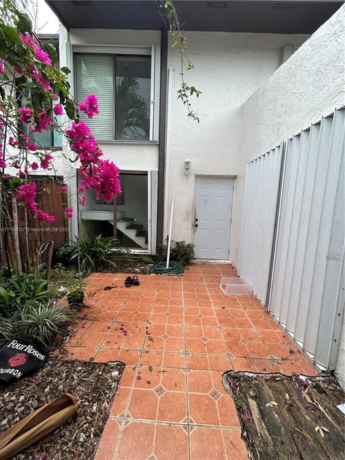 6932 Sw 110th Ave, Miami, FL, 33173-2121 | Card Image