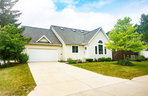 7142 N Oxshire Pl, Concord Township, OH, 44077-9567 | Card Image