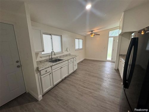 29592 Fairfax St, Southfield, MI, 48076-5823 | Card Image