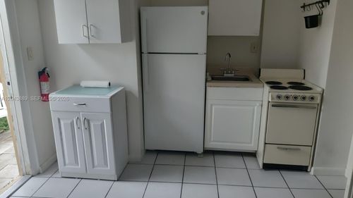 b-2130 Garfield St, Hollywood, FL, 33020-3427 | Card Image