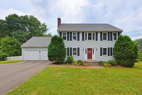 73 Lovering St, Medway, MA, 02053-2320 | Card Image