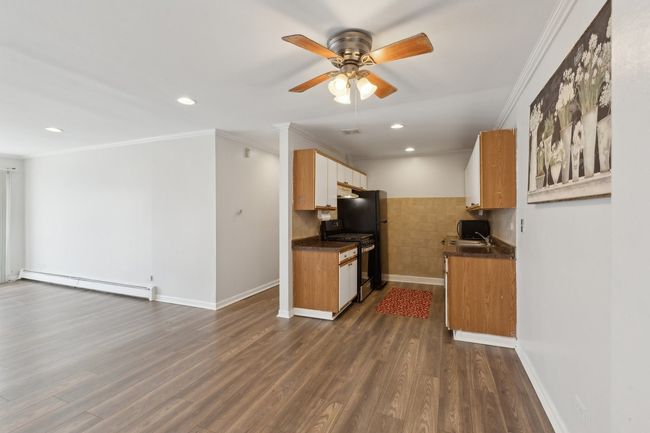 APT-309 - 10037 S Walnut Ter, Home with 2 bedrooms, 1 bathrooms and 2 parking in Palos Hills IL | Image 6