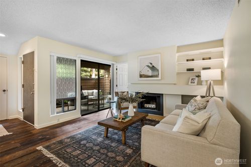 d54-11420 Ne 128th Street, Kirkland, WA, 98034 | Card Image