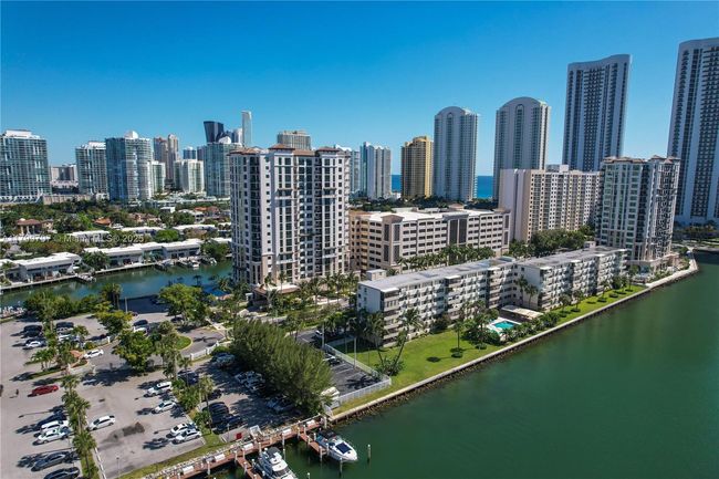 APT-403 - 220 Kings Point Dr, Condo with 1 bedrooms, 1 bathrooms and null parking in Sunny Isles Beach FL | Image 27