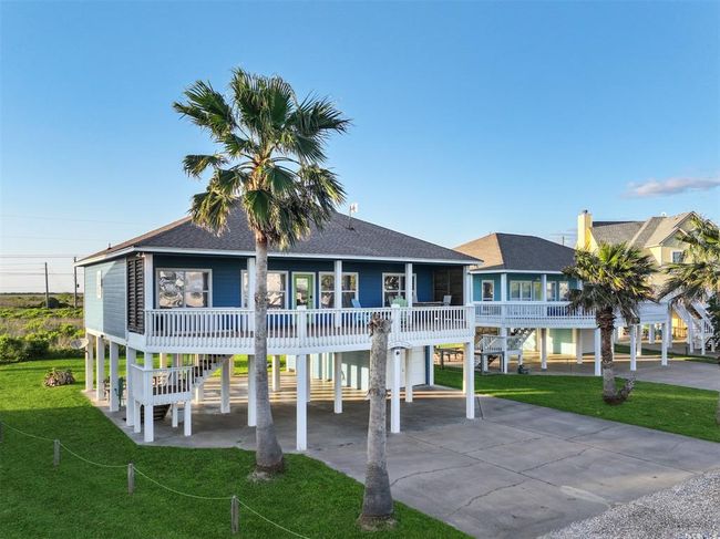 3233 Castle Dr, House other with 3 bedrooms, 2 bathrooms and 1 parking in Crystal Beach TX | Image 30