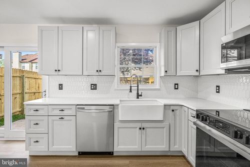 8 Revere Pl, NEWARK, DE, 19702-6118 | Card Image
