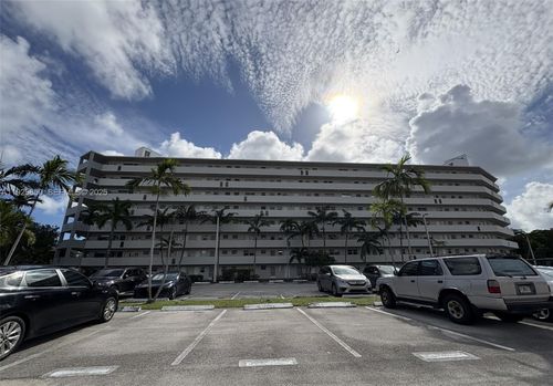 4-1750 Ne 191st St, Miami, FL, 33179-4284 | Card Image