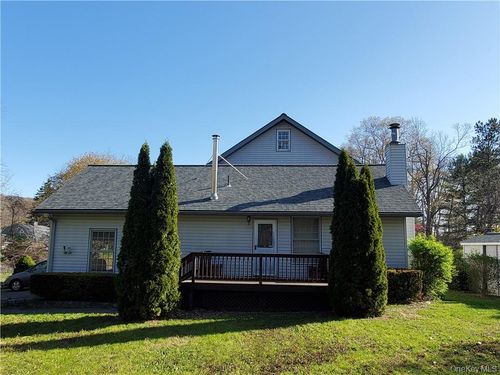 43 Villa Pkwy, Highland Fls, NY, 10928-1616 | Card Image